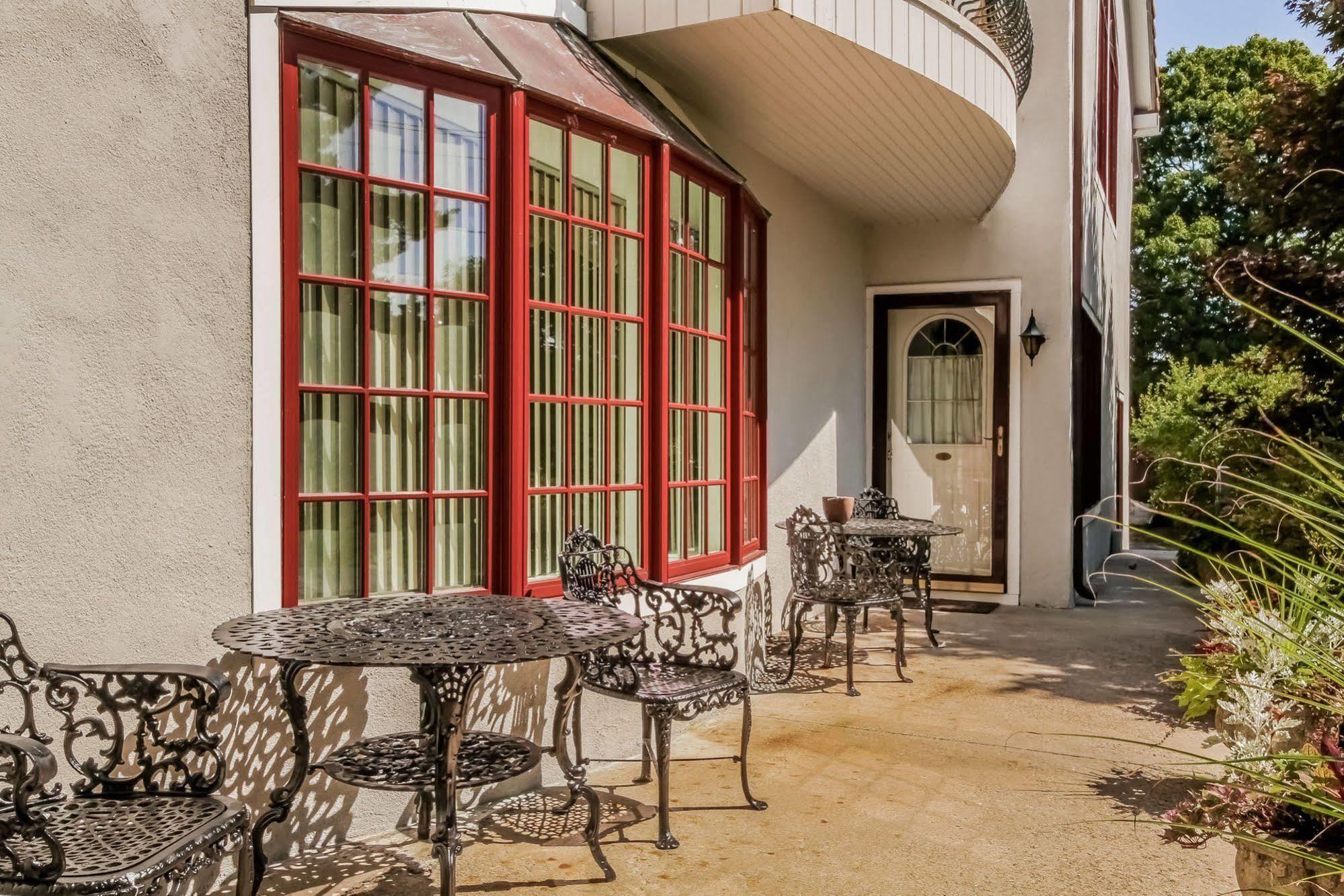 The Villa Bed And Breakfast Westerly Exteriör bild